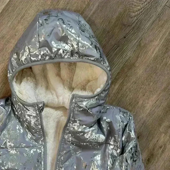 The North Face Girls’ Reversible Mossbud Parka, Large (Size 12) - Picture 2 of 13